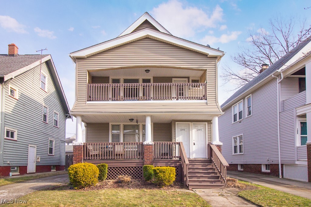 1295 Jackson Ave in Lakewood, OH - Building Photo