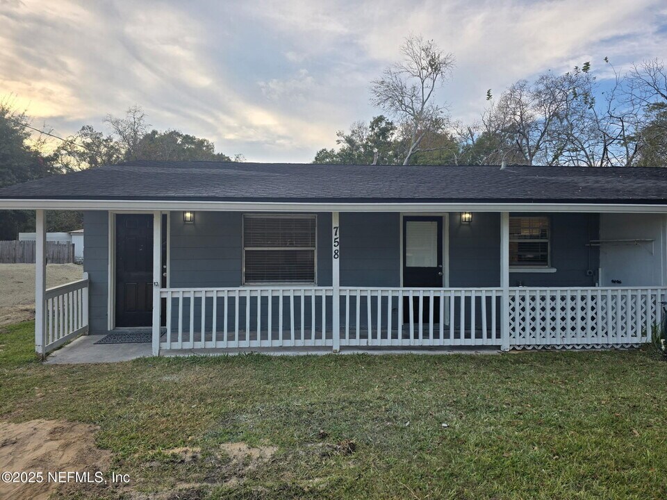 756 Ellis Rd S in Jacksonville, FL - Building Photo