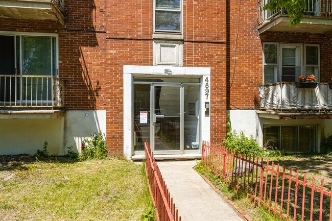 4891-4897 Barclay Av in Montréal, QC - Building Photo - Building Photo