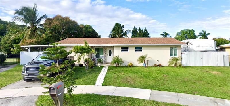 10261 SW 169th St in Miami, FL - Building Photo