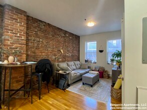 25 Cleveland Pl, Unit 1 in Boston, MA - Foto de edificio - Building Photo
