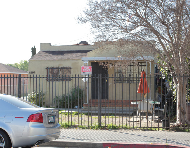 4804-4808 Elizabeth St in Cudahy, CA - Foto de edificio - Building Photo