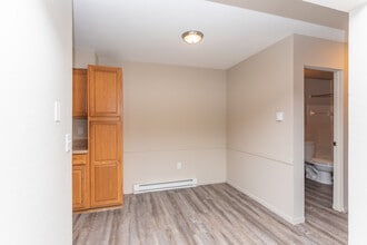 Piccadilly East in Oregon, OH - Foto de edificio - Interior Photo