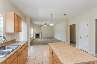 341 W Tropical Trce in Jacksonville, FL - Foto de edificio - Building Photo