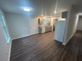 5978 Queen St in Milton, FL - Building Photo