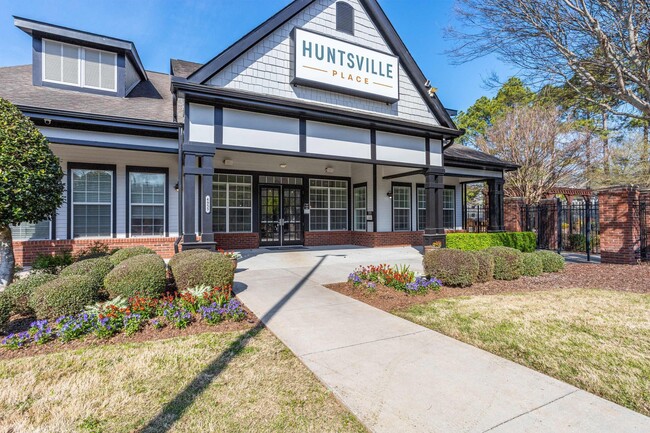 Huntsville Place in Huntsville, AL - Building Photo - Building Photo