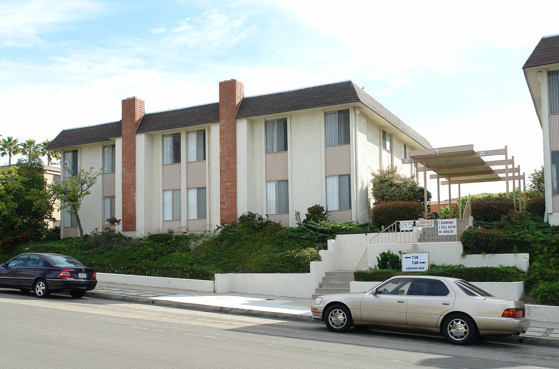 Graceland Apartments in Newport Beach, CA - Building Photo