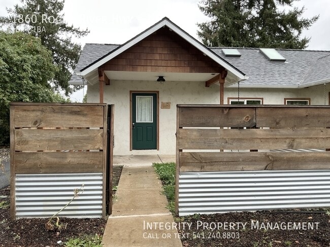 property at 1860 Rogue River Hwy