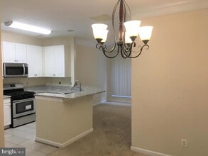 1733 Kingsgate Ct in Alexandria, VA - Foto de edificio - Building Photo