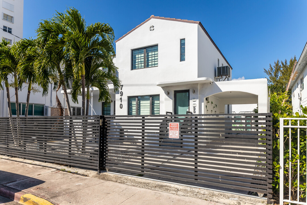 7910 Byron Ave in Miami Beach, FL - Building Photo