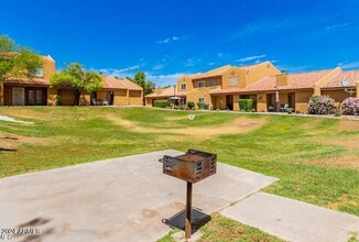 3511 E Baseline Rd in Phoenix, AZ - Foto de edificio - Building Photo