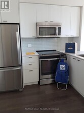 30-1130 Roehampton Ave in Toronto, ON - Building Photo - Building Photo