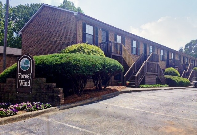 Forest Wind Apartments in Kernersville, NC - Foto de edificio