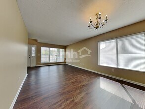 4695 Woodfield Dr in Cincinnati, OH - Foto de edificio - Building Photo