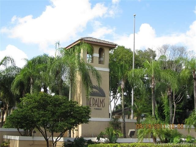 350 Palm Cir W-Unit -201 in Pembroke Pines, FL - Building Photo