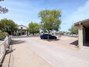 2443 E Earll Dr in Phoenix, AZ - Building Photo - Building Photo