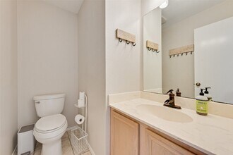 6902 Kara Pl in North Richland Hills, TX - Foto de edificio - Building Photo