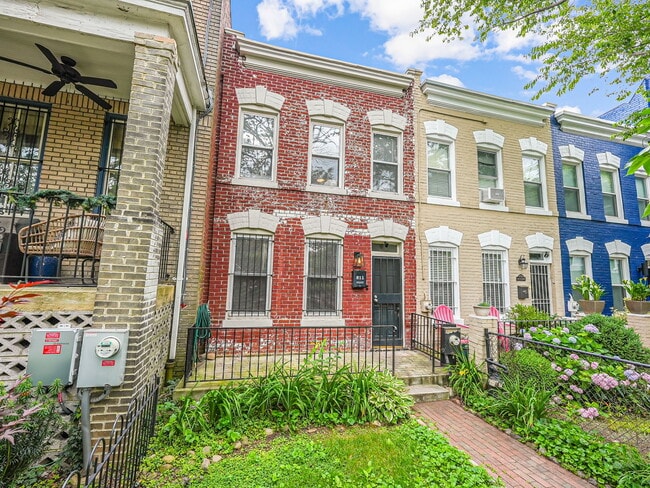 property at 811 Kentucky Ave SE