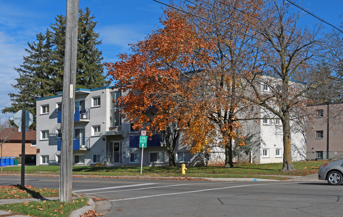 124 Orchard View Blvd in Oshawa, ON - Building Photo