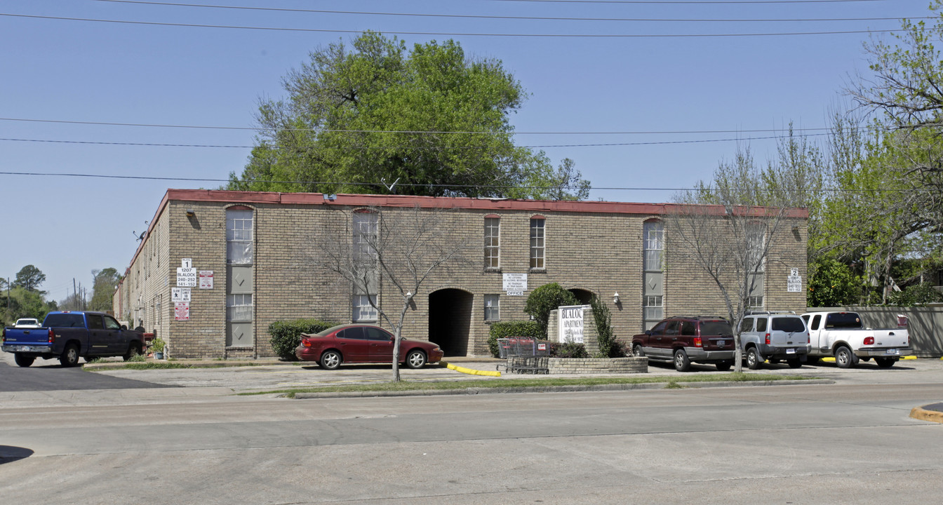 Blalock in Houston, TX - Building Photo