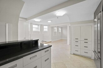 28 Babcock St, Unit A in Brookline, MA - Building Photo - Building Photo