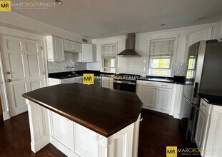 235 Webster St, Unit 3 in Boston, MA - Building Photo - Building Photo