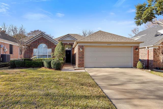2505 Woodhaven Dr in Flower Mound, TX - Foto de edificio