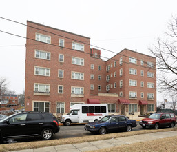 Hedin House Apartments in Washington, DC - Foto de edificio - Building Photo