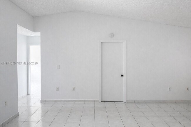 7891 W 29th Way in Hialeah, FL - Building Photo - Building Photo