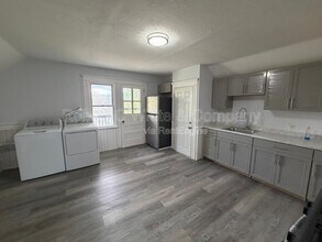 28 Hull St in Bristol, CT - Building Photo - Building Photo