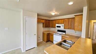 715 Hallvale Dr in White Settlement, TX - Building Photo - Building Photo