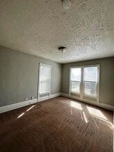 506 E Chestnut St in Bloomington, IL - Building Photo - Building Photo