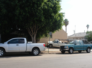 3611 Van Dyke Ave in San Diego, CA - Foto de edificio - Building Photo