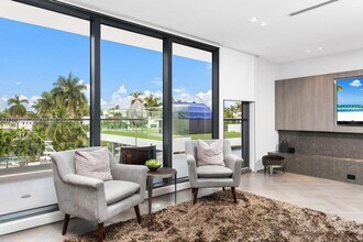 440 Mola Ave in Fort Lauderdale, FL - Building Photo - Building Photo