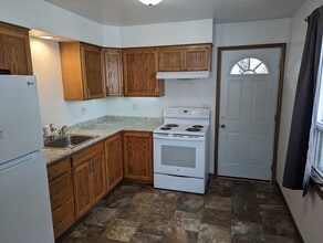283 E Oak St, Unit Apt 3 in Juneau, WI - Building Photo - Building Photo