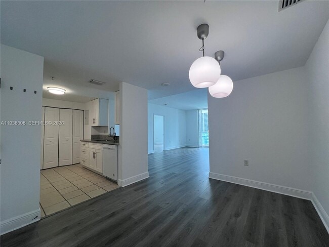 1250 S Miami Ave, Unit 2104 in Miami, FL - Building Photo - Building Photo