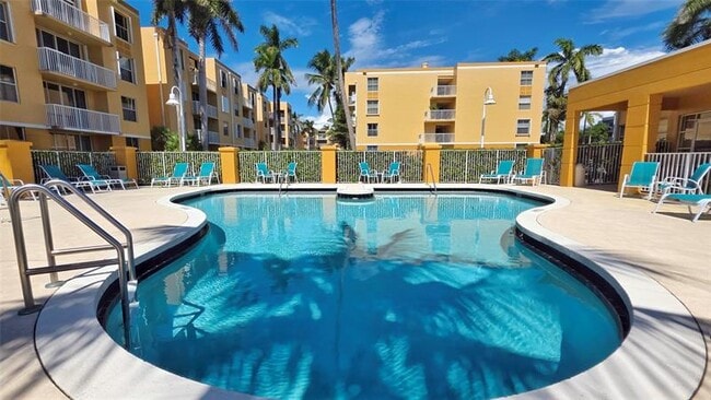 1350 SE 3rd Ave in Dania Beach, FL - Building Photo - Building Photo