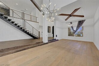 304 Kingsclear Ct in Las Vegas, NV - Foto de edificio - Building Photo