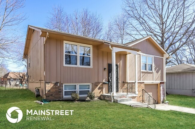 11923 Manchester Ave in Grandview, MO - Building Photo - Building Photo