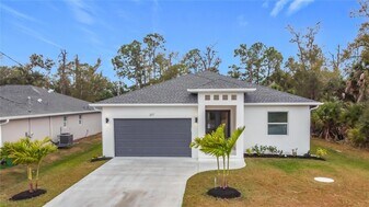 107 Swan Dr in Rotonda West, FL - Building Photo