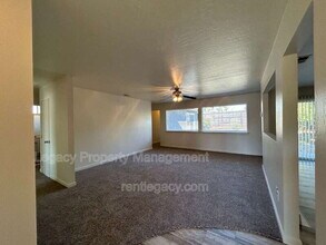 2213 N Cirby Way in Roseville, CA - Building Photo - Building Photo