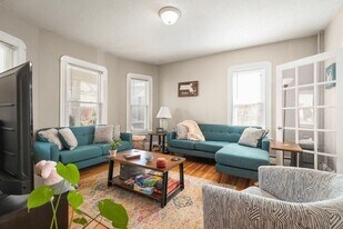 155 Spruce St, Unit 1 in Watertown, MA - Building Photo