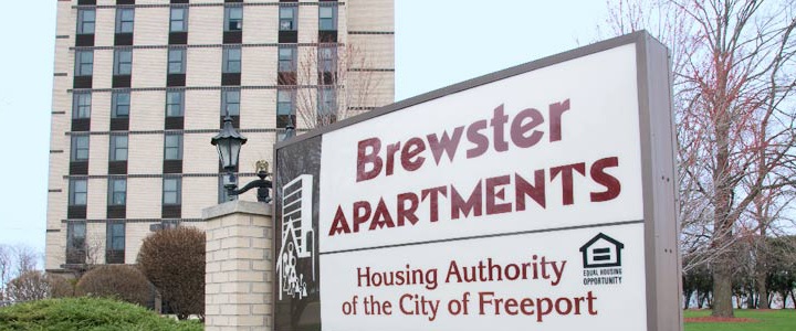 Brewster Apartments in Freeport, IL - Foto de edificio