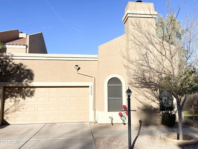 2060 N Sunset Dr in Chandler, AZ - Building Photo - Building Photo