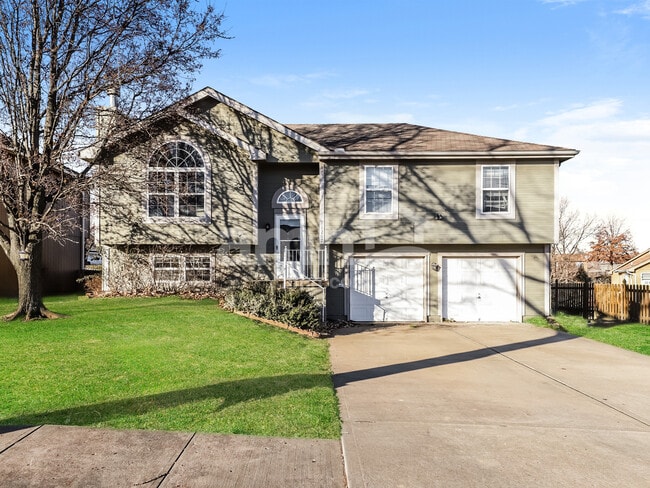 property at 11202 N Lewis Ave