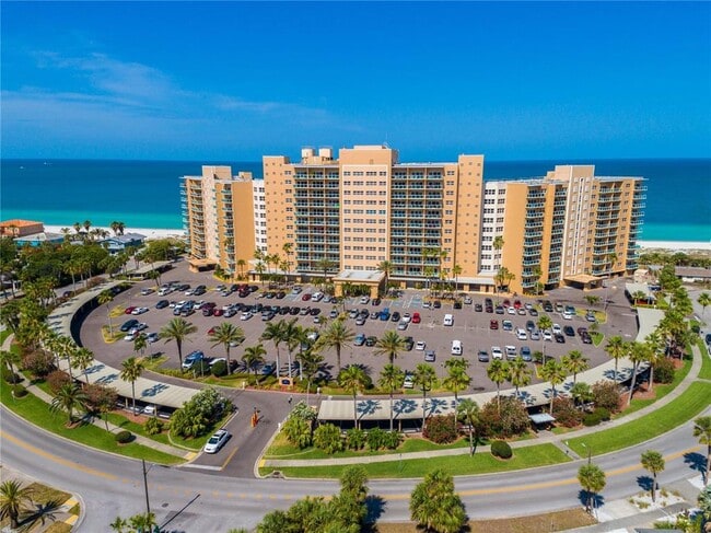 880 Mandalay Ave in Clearwater, FL - Building Photo - Building Photo