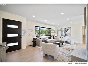 7640 SW Whitford Dr in Portland, OR - Building Photo - Building Photo