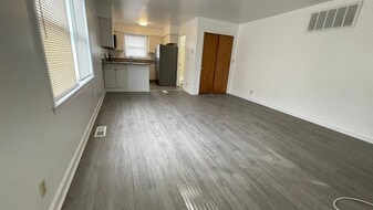 1 S Washington St in Milford, DE - Building Photo