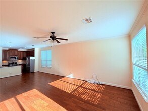 2505 Amur Dr in Austin, TX - Building Photo - Building Photo