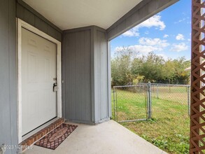 106 Grey Fox Ln in Jacksonville, NC - Building Photo - Building Photo